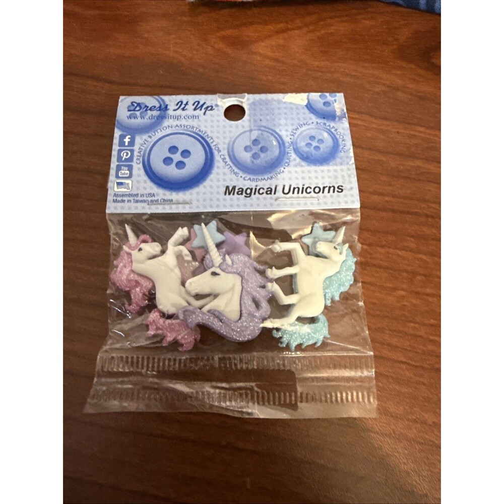Dress it up Magical Unicorns shank back buttons 7 Pieces